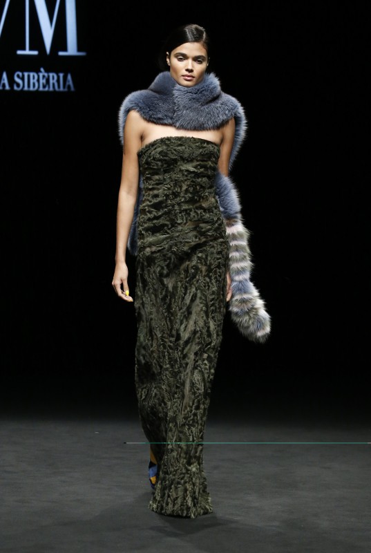 astraka-dress-fur